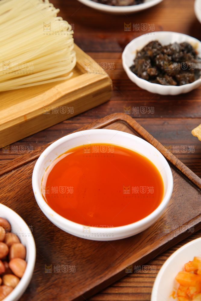 深底上的螺蛳粉