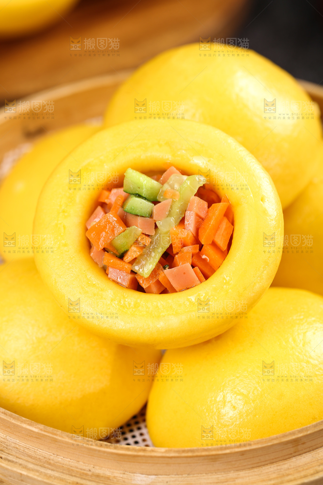 深底上的玉米杂粮窝窝头