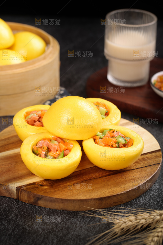 深底上的玉米杂粮窝窝头