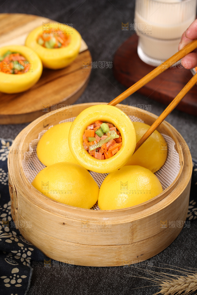 深底上的玉米杂粮窝窝头