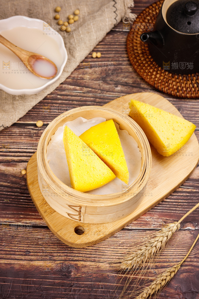 木底上的南瓜发糕