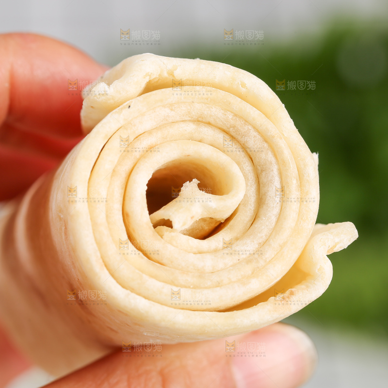 浅底上的烙馍春卷