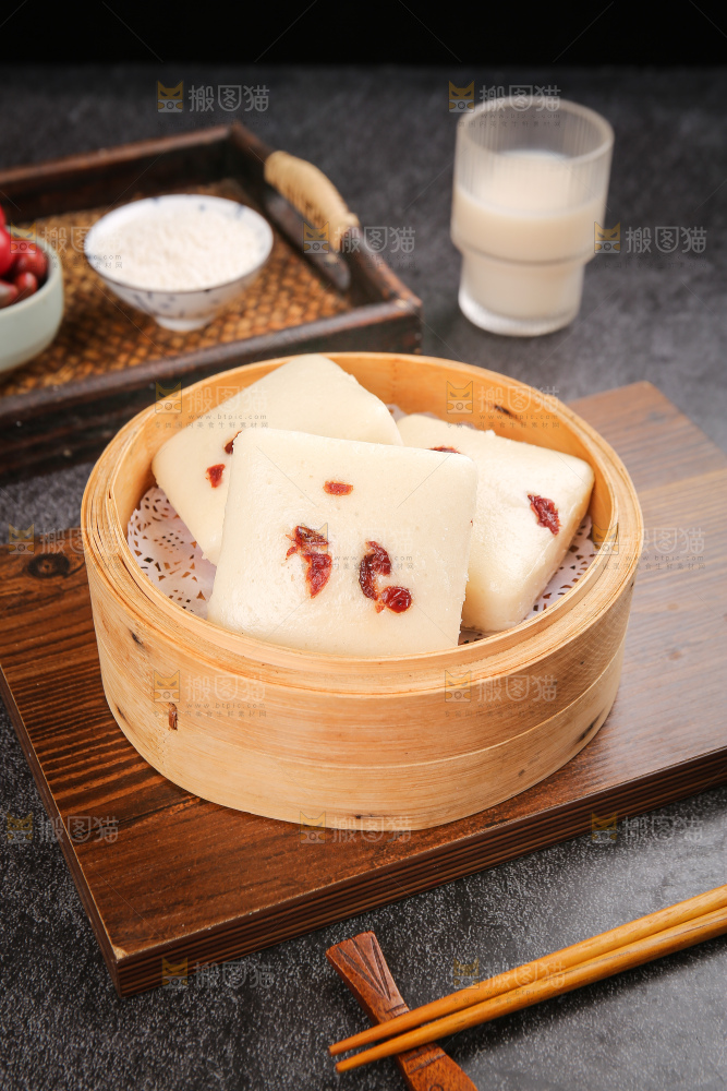 深底上的白糖发糕
