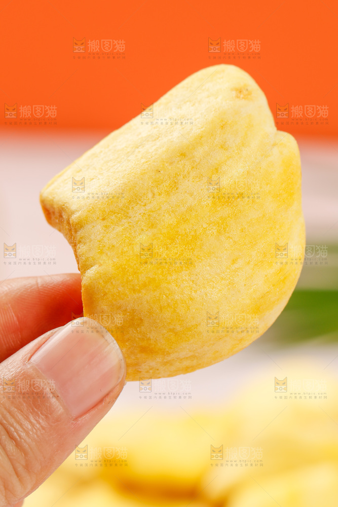 浅底上的菠萝蜜干