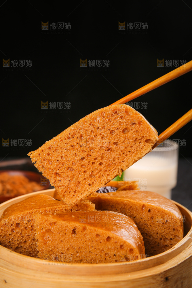 深底上的红糖红枣发糕