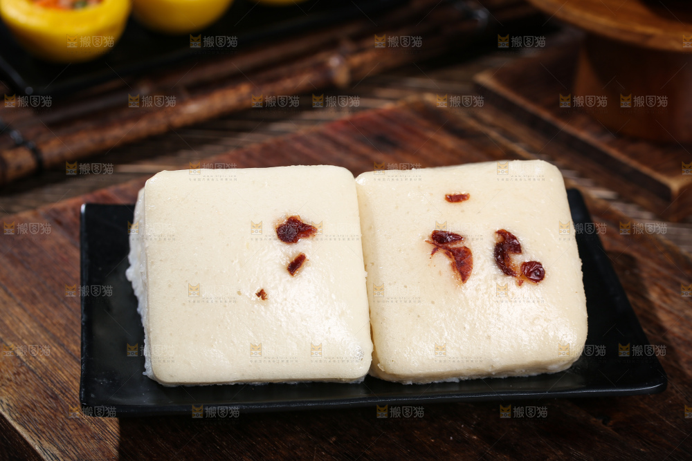 深底上的白糖发糕
