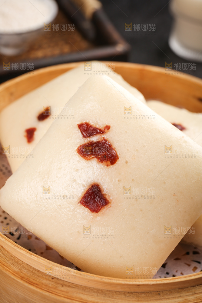 深底上的白糖发糕