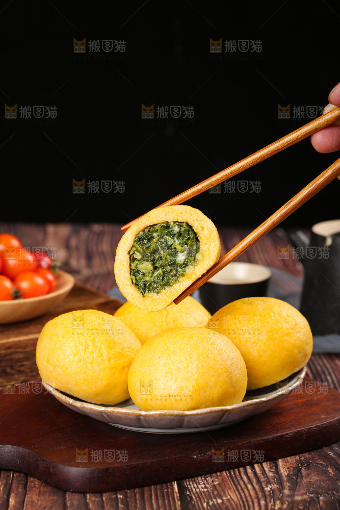 深底上的荠菜团子