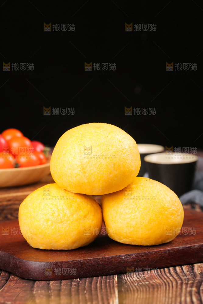 深底上的荠菜团子