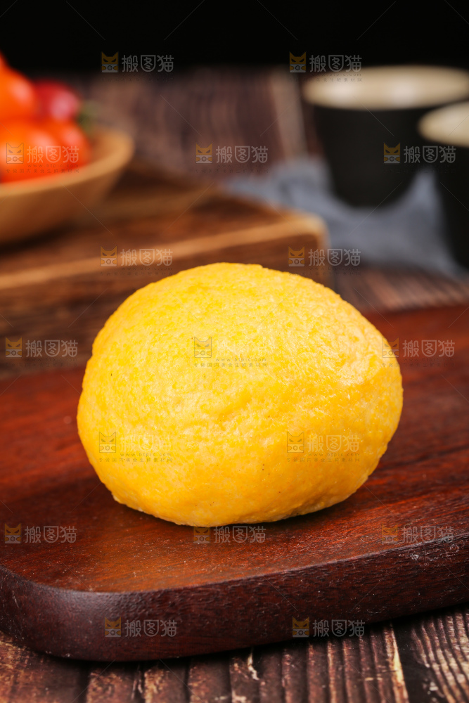 深底上的荠菜团子