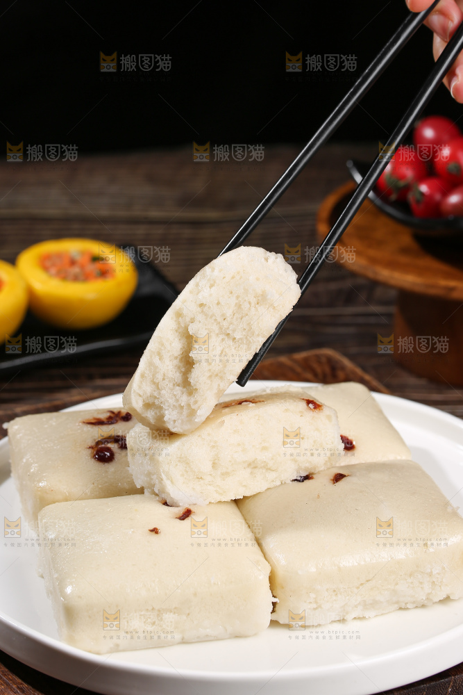 深底上的白糖发糕