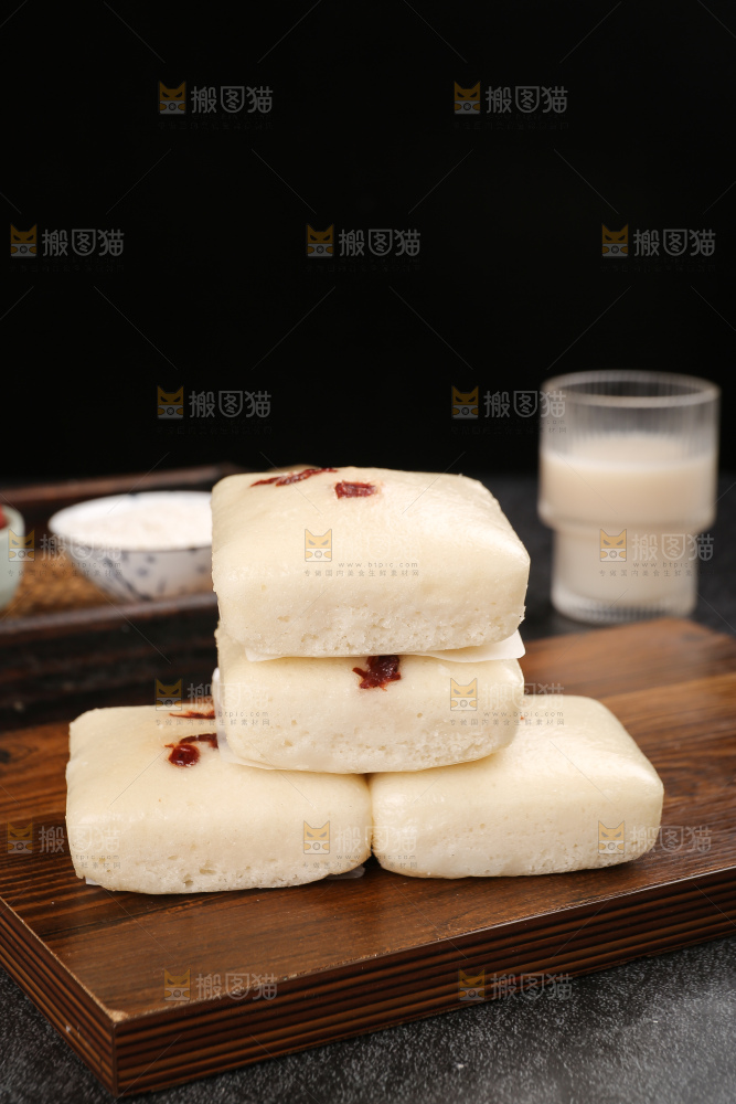 深底上的白糖发糕