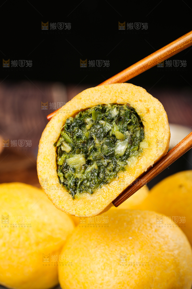 深底上的荠菜团子