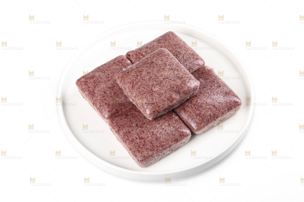 白底上的黑米发糕