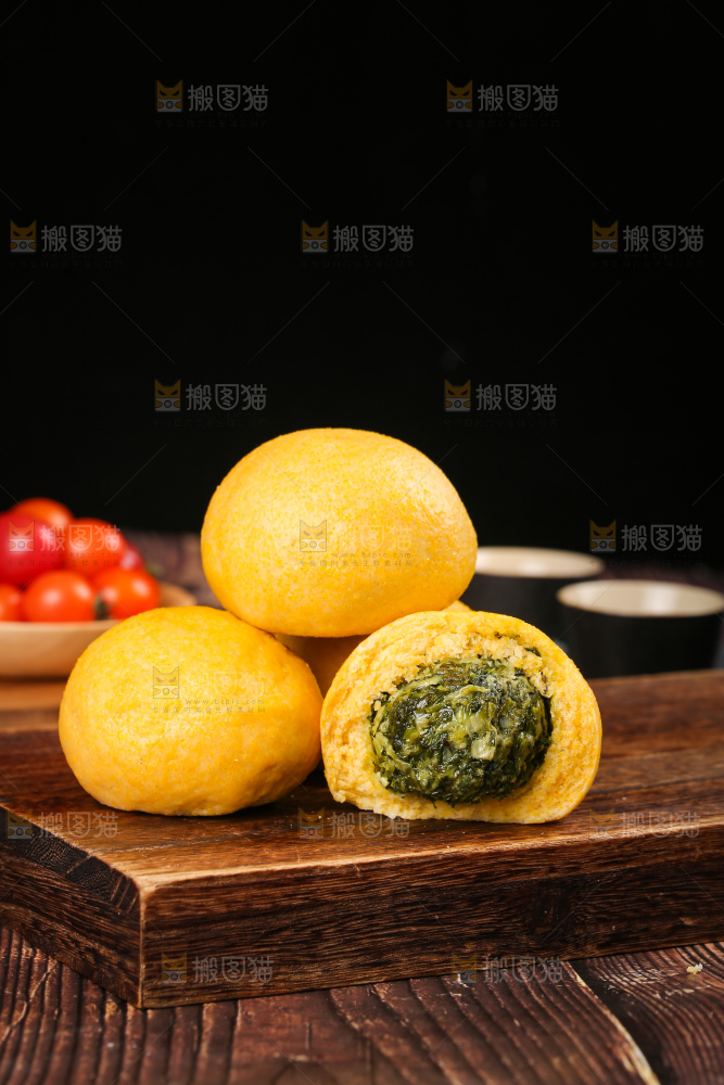 深底上的荠菜团子