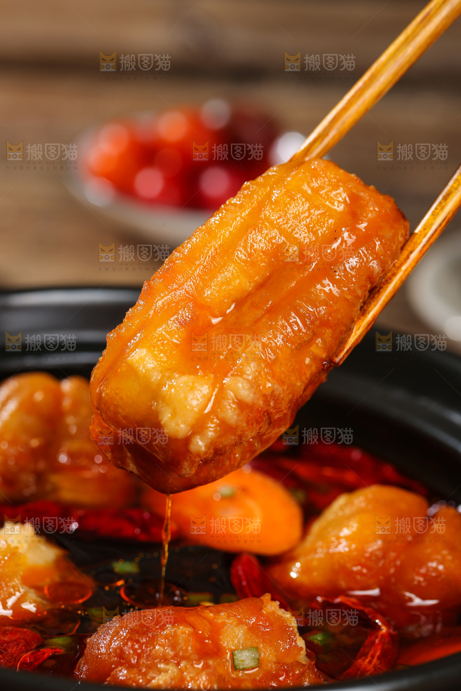 碗里的火锅油条
