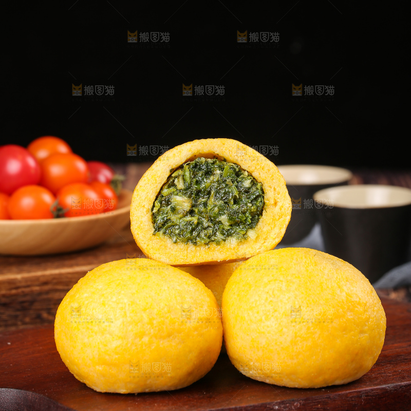 深底上的荠菜团子