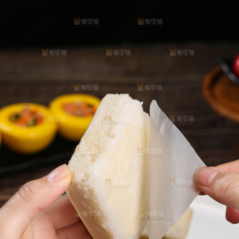 深底上的白糖发糕