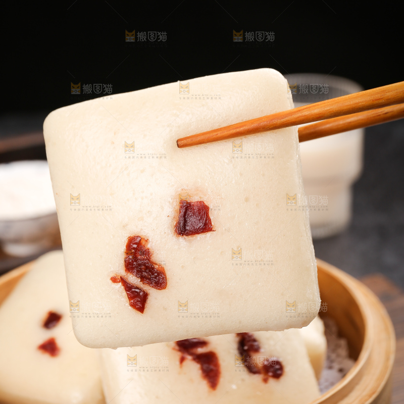 深底上的白糖发糕