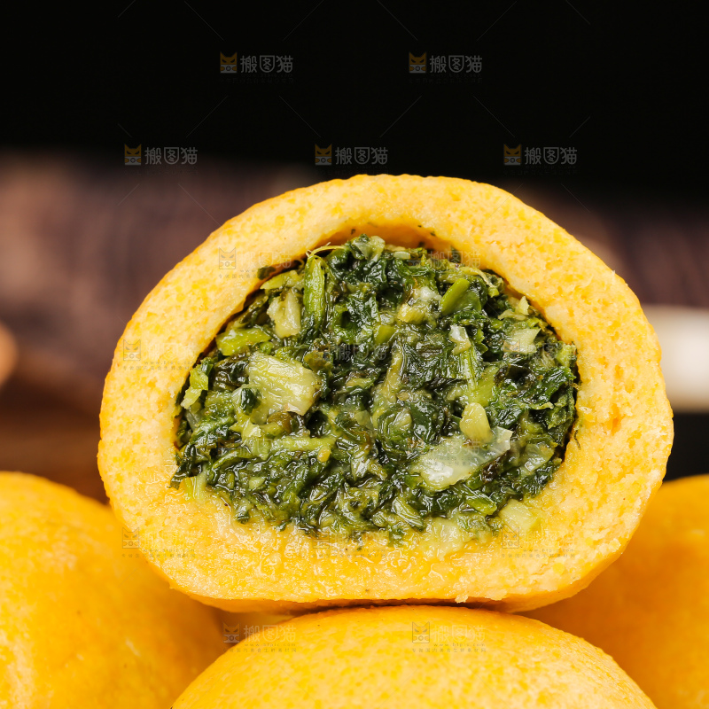 深底上的荠菜团子