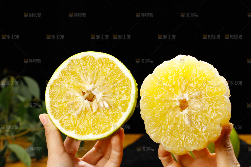 深底上的青皮葡萄柚