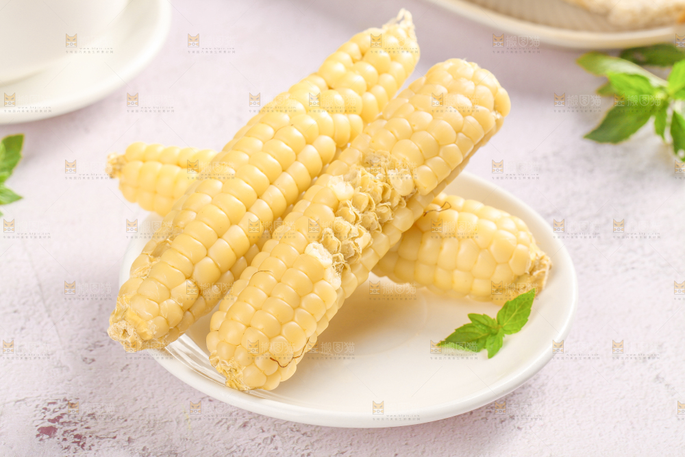 浅底上的手指糯玉米