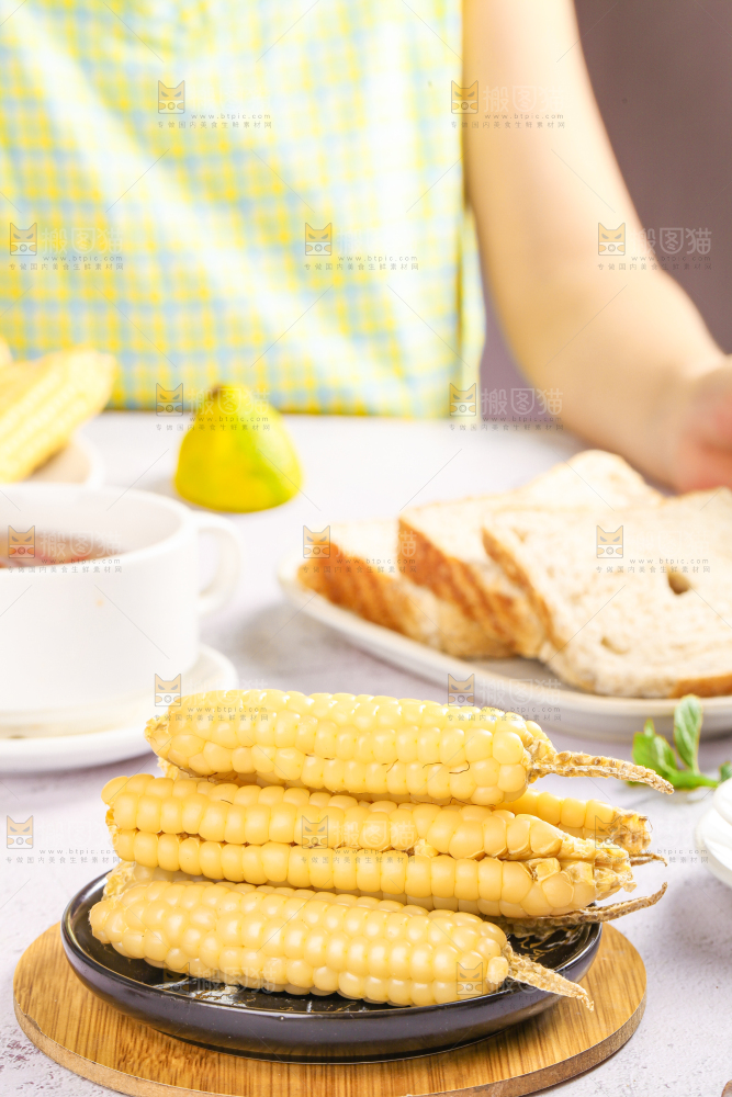 浅底上的手指糯玉米