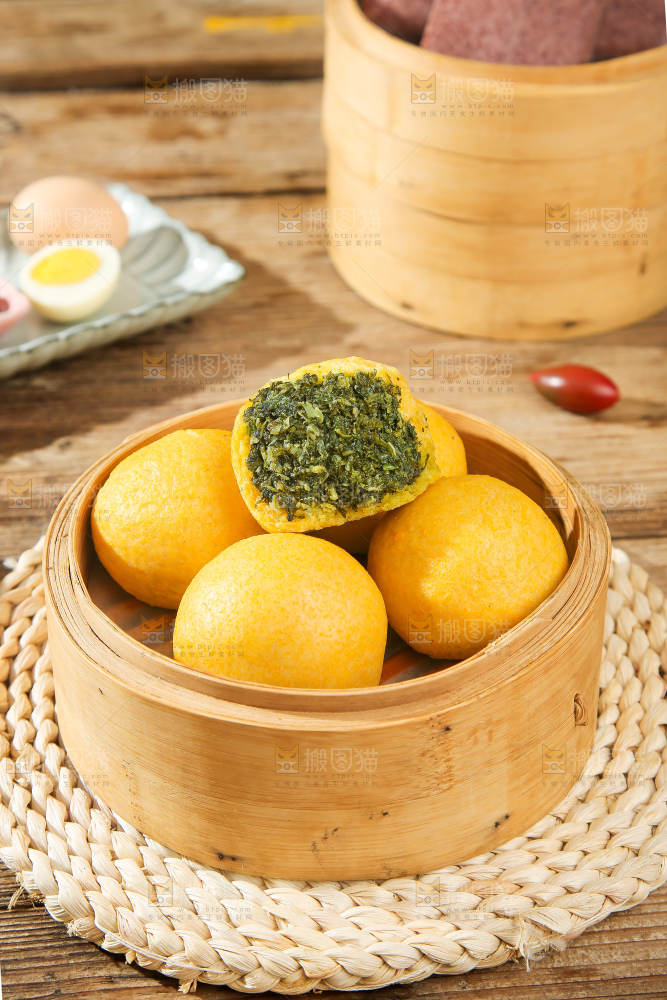 深底上的荠菜团子