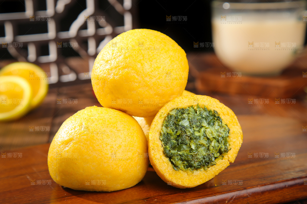 深底上的荠菜团子