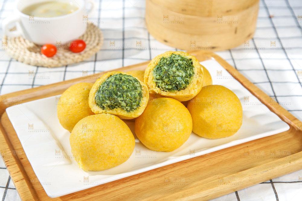浅底上的荠菜团子