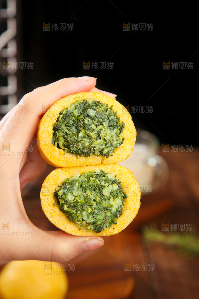 深底上的荠菜团子