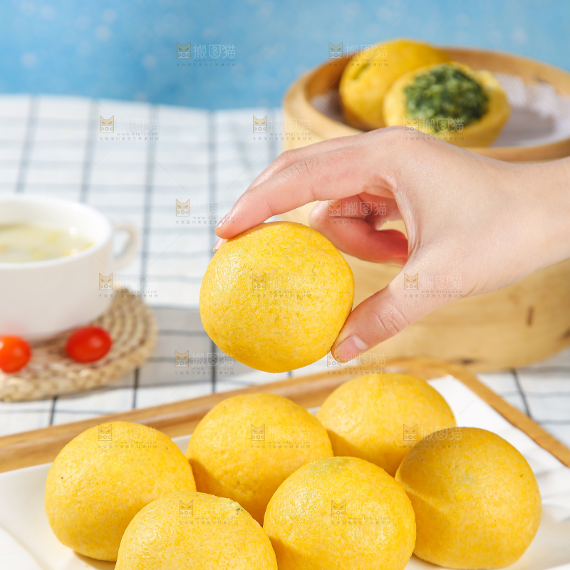 浅底上的荠菜团子