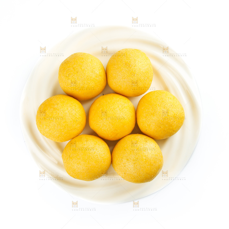 白底上的荠菜团子