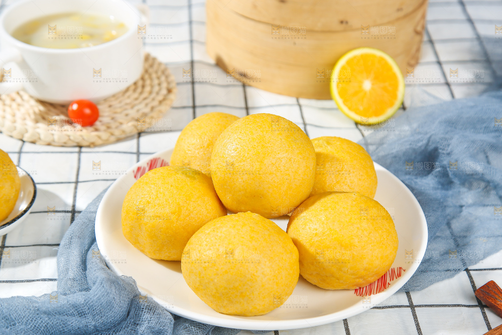 浅底上的荠菜团子