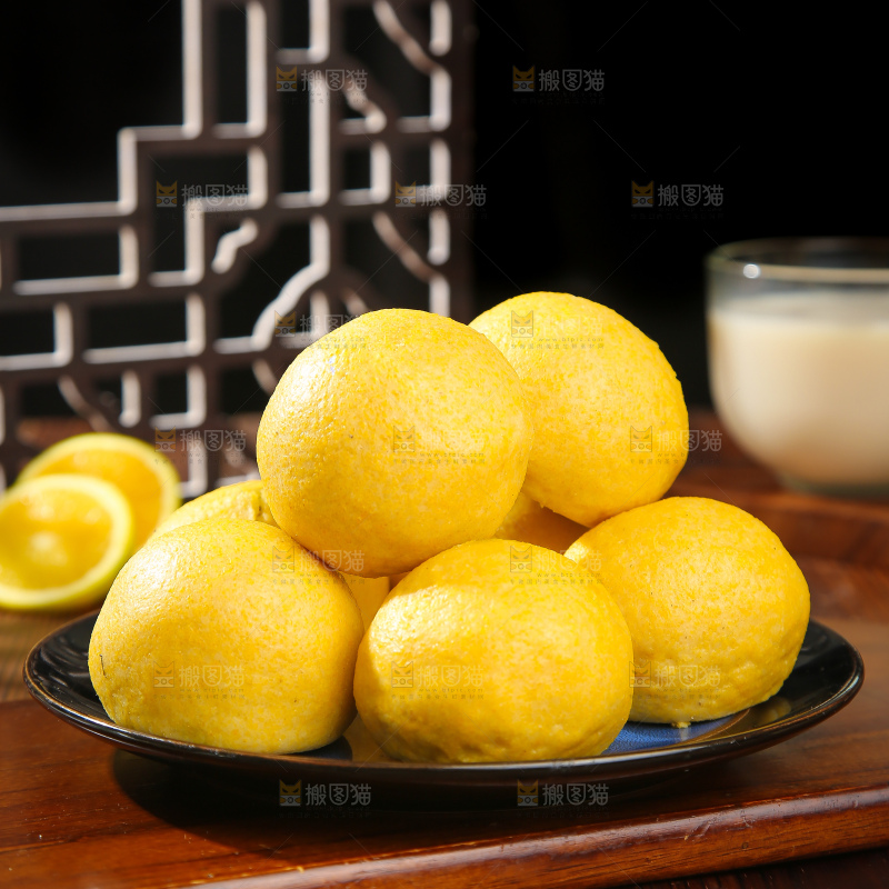 深底上的荠菜团子