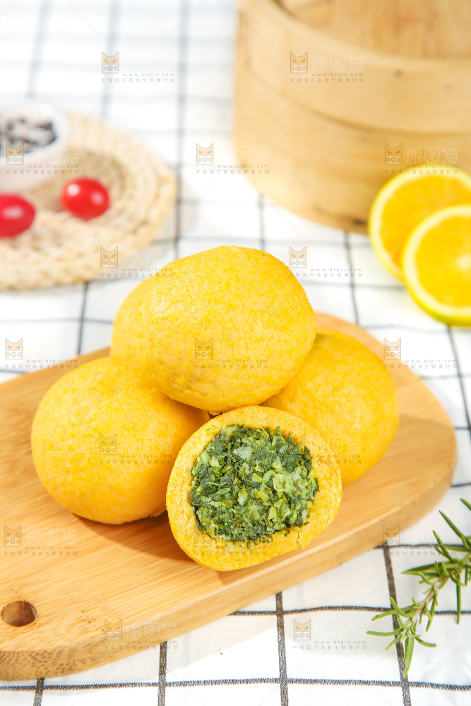 浅底上的荠菜团子