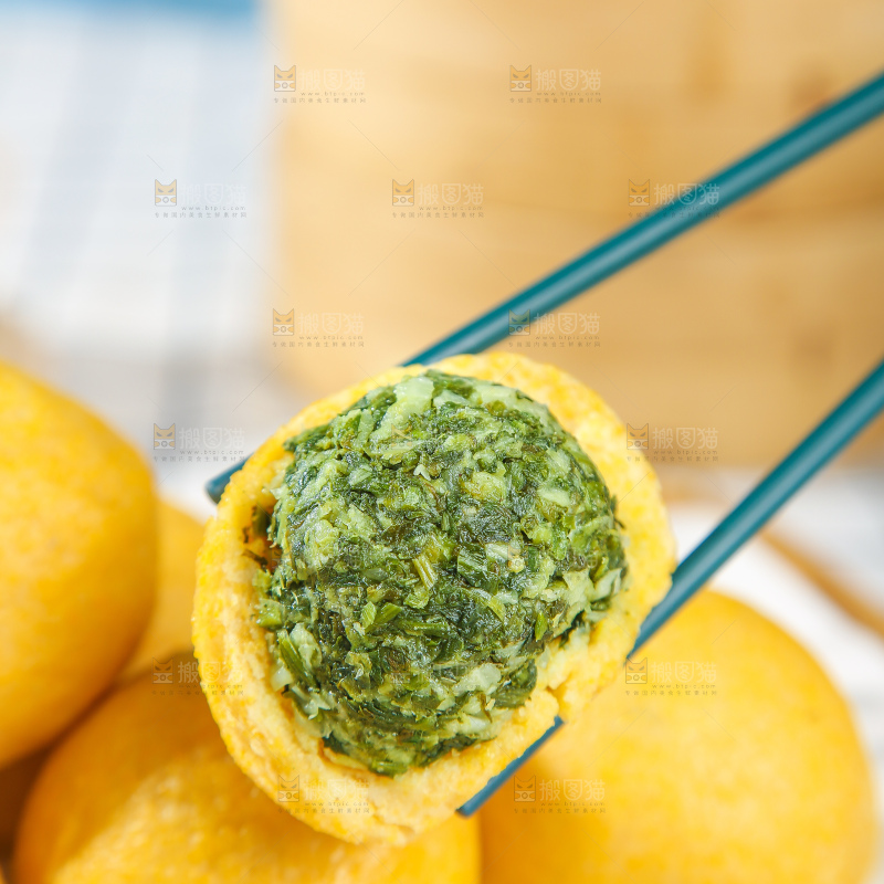 浅底上的荠菜团子