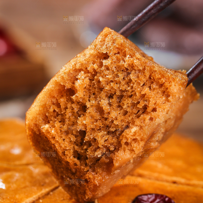 深底上的红糖红枣发糕