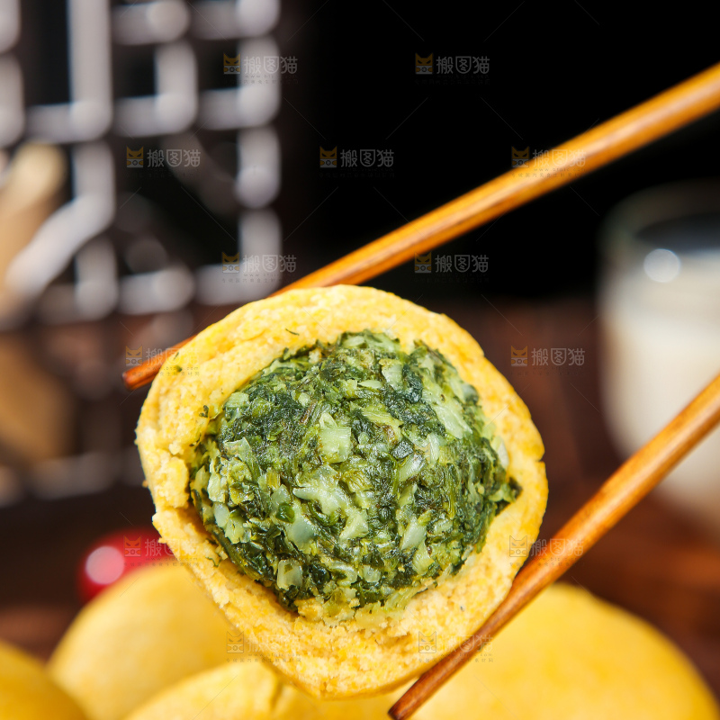 深底上的荠菜团子