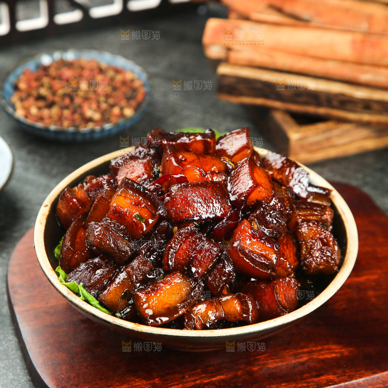深底上的红烧肉