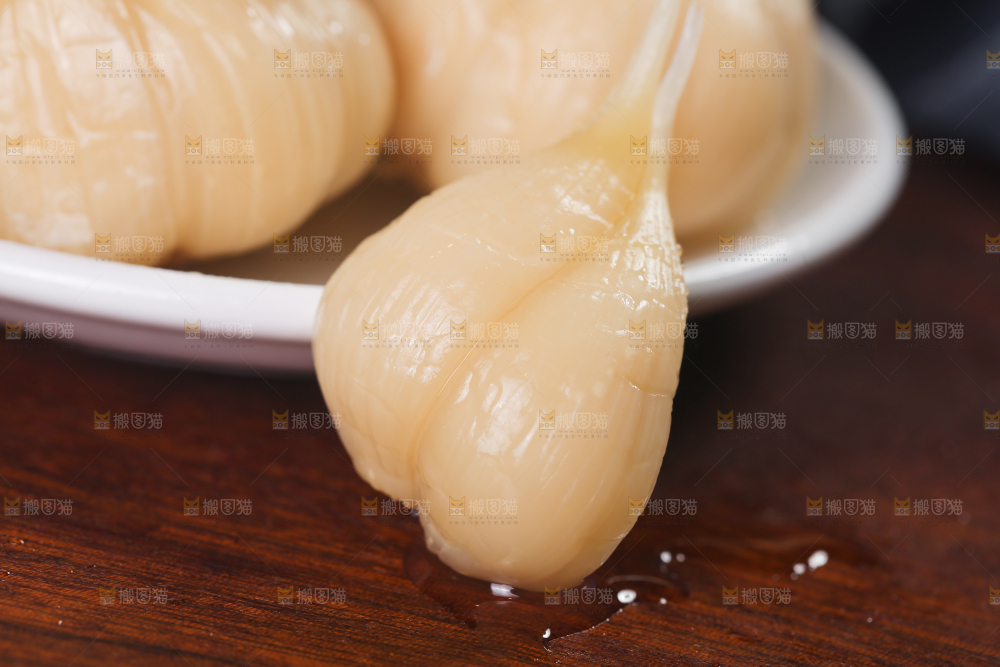 深底上的糖蒜