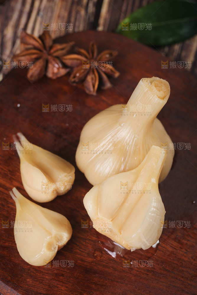 深底上的糖蒜