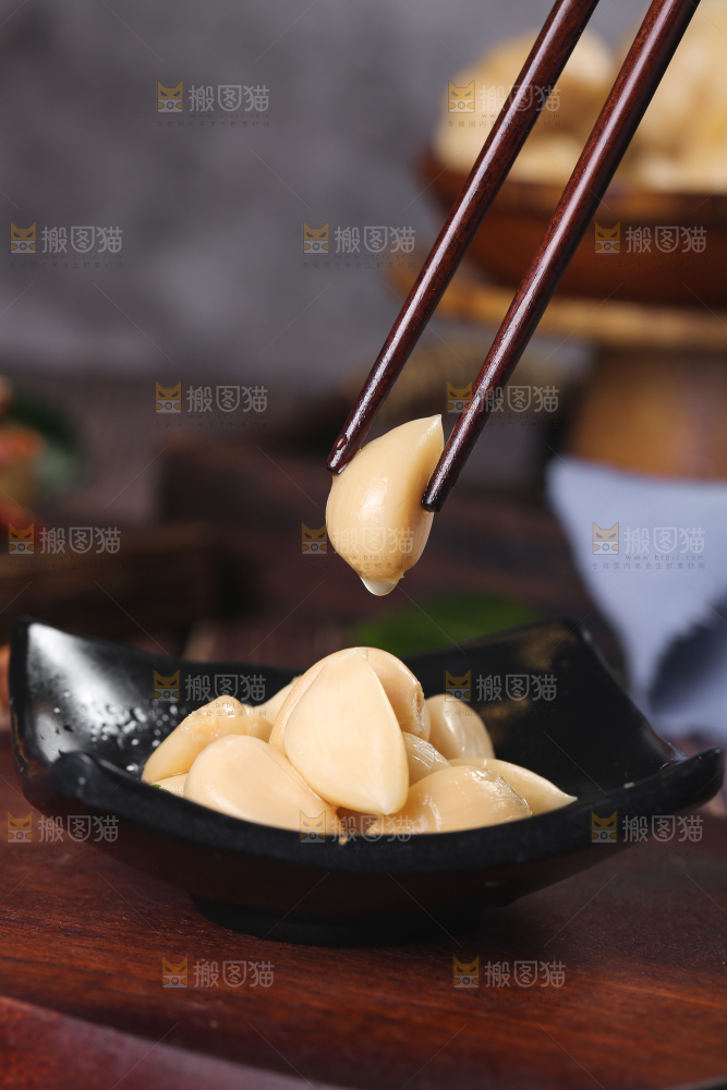 深底上的糖蒜