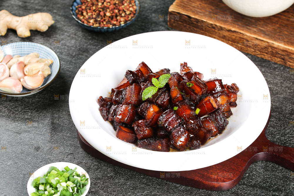 深底上的红烧肉