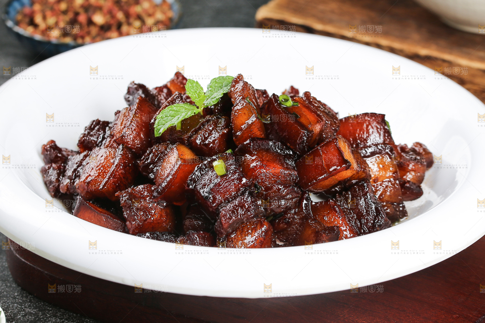深底上的红烧肉