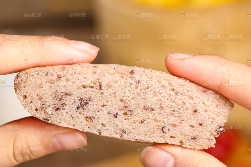 深底上的红豆发糕