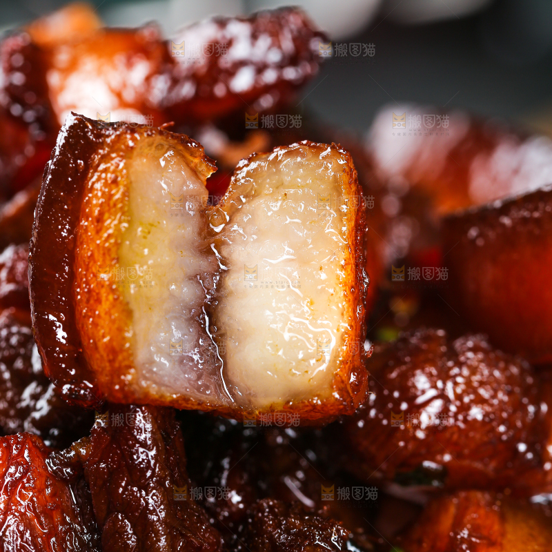 深底上的红烧肉