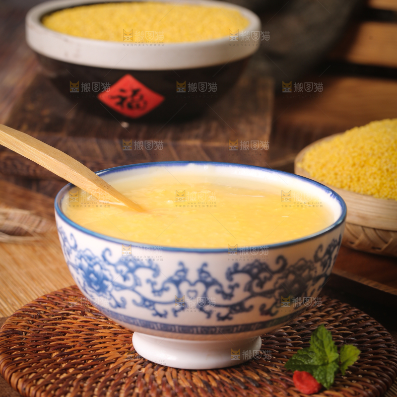 深底上的小米粥