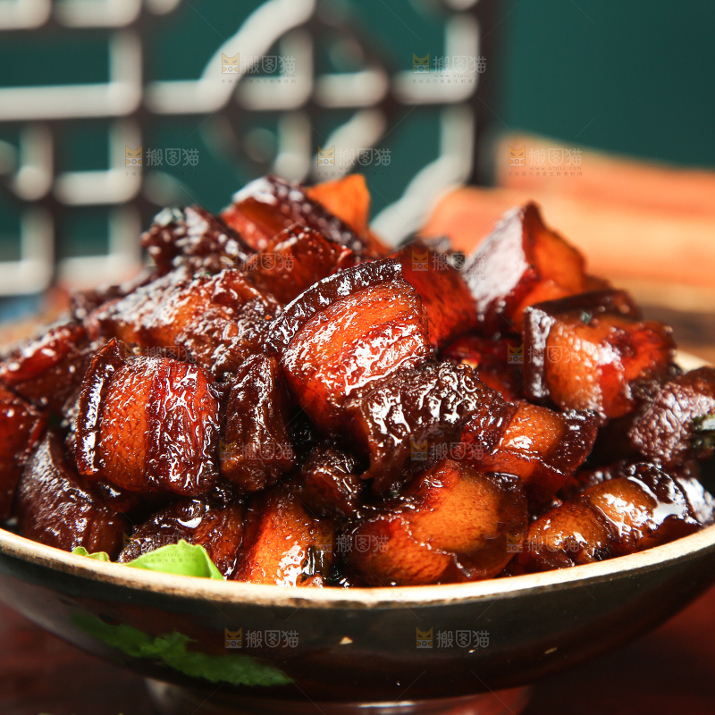 深底上的红烧肉