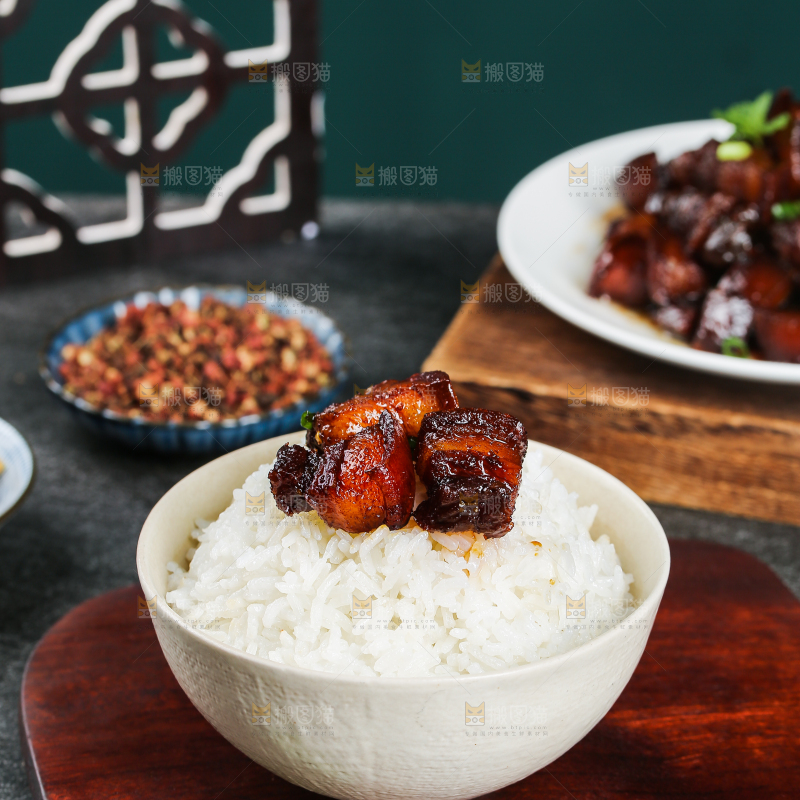深底上的红烧肉